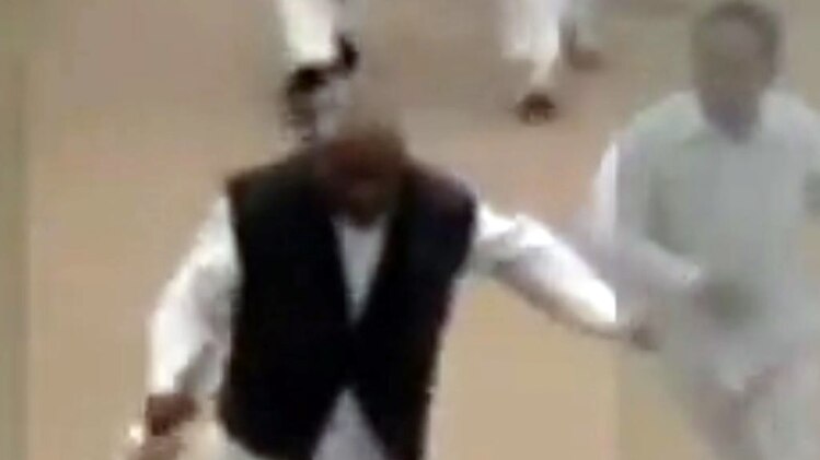 सदन में विधायक की दौड़