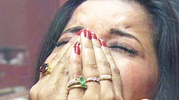 इतना क्यों रोईं मोनालीसा