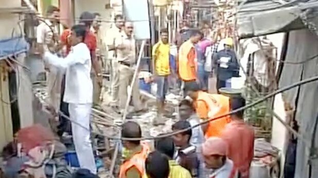 मुंबई में मकान गिरा, 3 की मौत