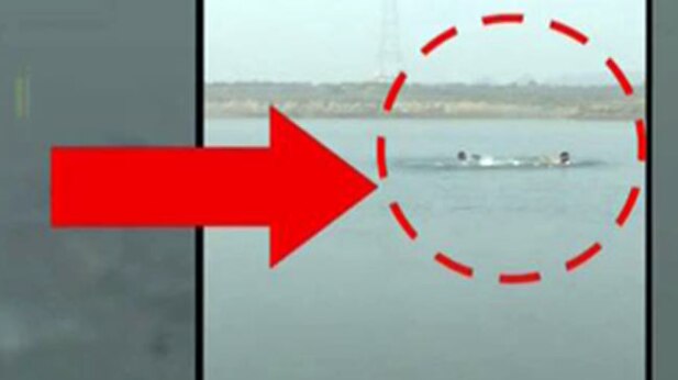 ऐसे पलटी मूर्ति विसर्जन करने आए लोगों की नाव