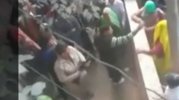 नोटबंदी के 40वें दिन टूटा लोगों का सब्र