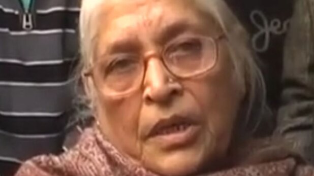 बुजुर्ग महिला को लूटा