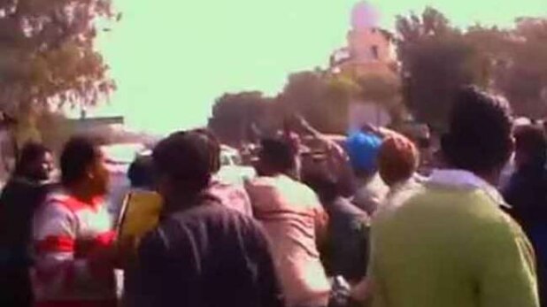 डांसर की हत्या का इंसाफ पाने के लिए सड़कों पर उतरे परिजन