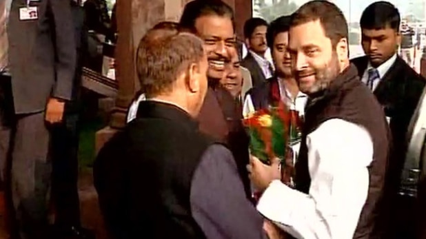 किसानों का कर्ज माफ करे सरकार- राहुल गांधी