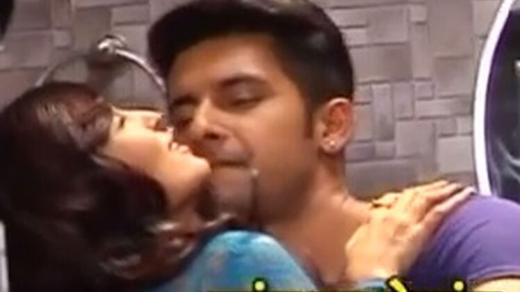 सत्या-माही का बाथरूम रोमांस