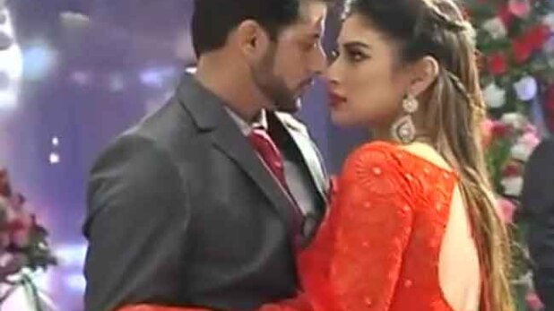 नागिन के सेट पर मस्ती