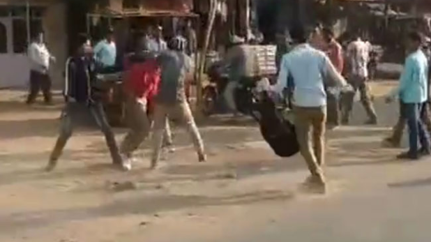 शामली में छात्रों के बीच चले लाठी-डंडे