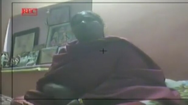 आज तक के कैमरे में कैद काले को सफेद बनाने की तस्वीरें