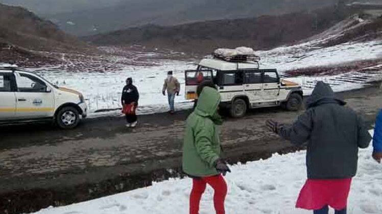 तीन राज्यों में भारी बर्फबारी