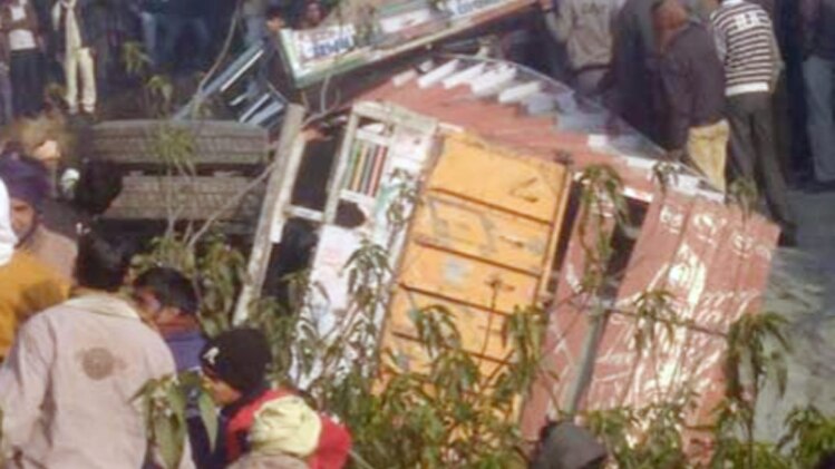 एटा में स्कूली बच्चों की मौत