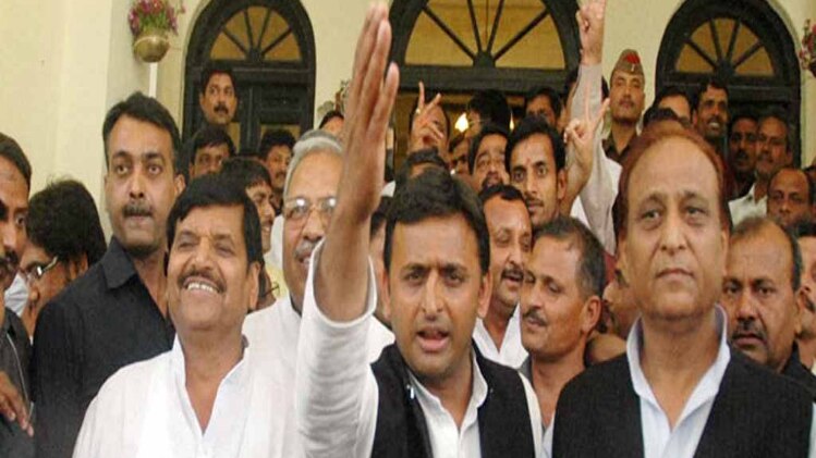 सपा में घमासान