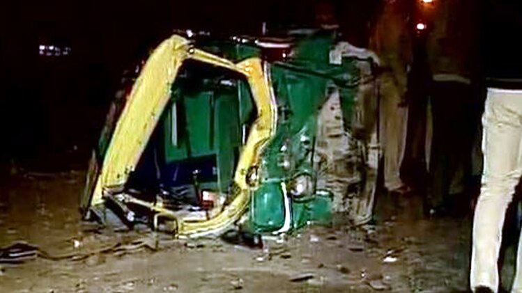 गाजियाबाद में सड़क हादसे में 4 लोगों की मौत