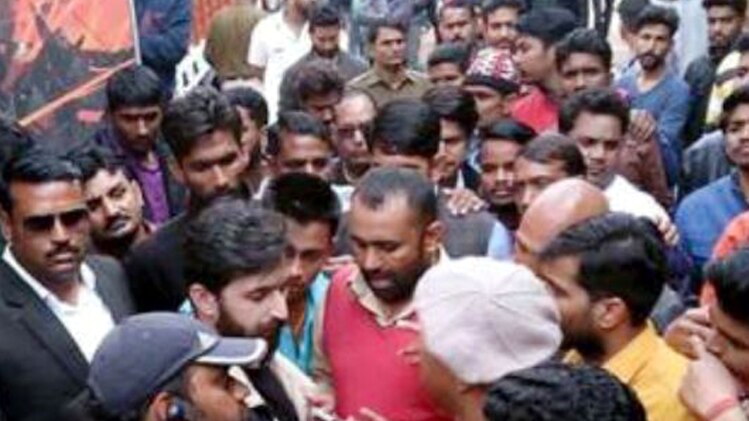 भंसाली के साथ मारपीट पर छिड़ी सियासी जंग