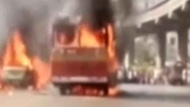 आग लगने से पहले बस से सभी यात्रियों सुरक्षित निकाला गया