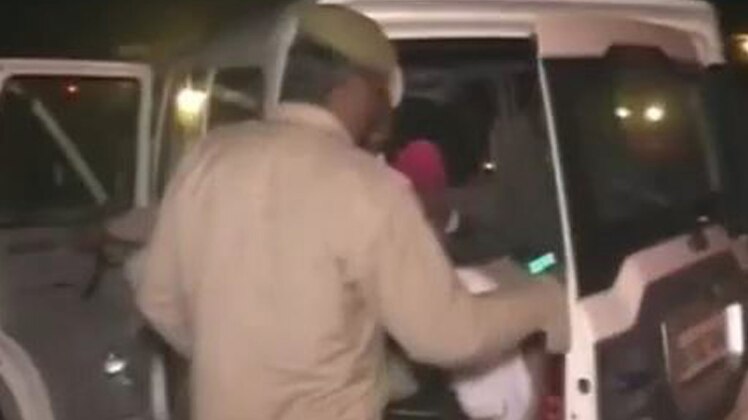 कैश हुआ बरामद