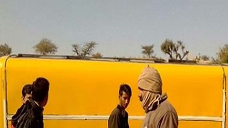 चुरू में स्कूल की बस पलटी