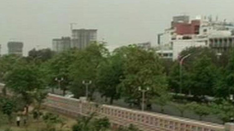 दिल्ली में मौसम हुआ सुहाना