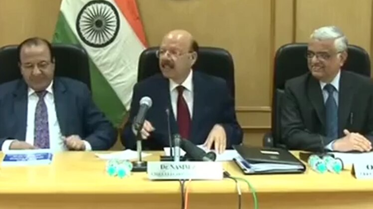चुनाव डेट का ऐलान करते मुख्य चुनाव आयुक्त