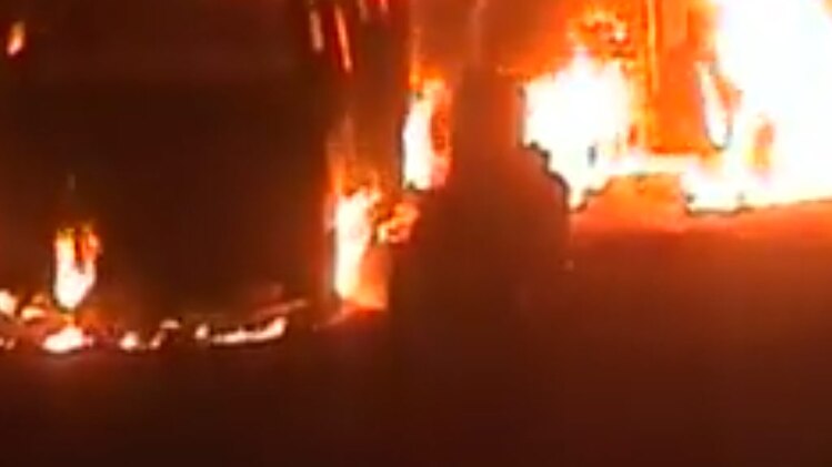 कार में लगी आग