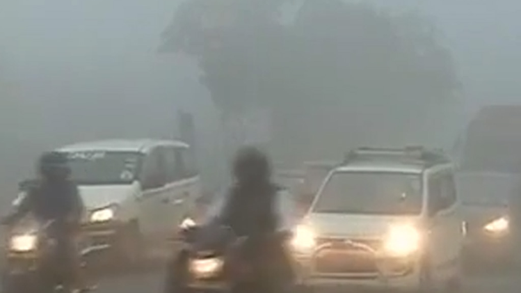 भारी कोहरे की वजह से लोग हुए परेशान