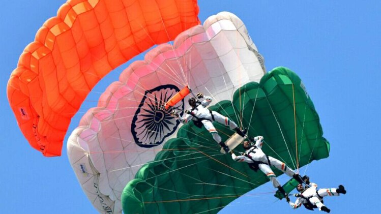 गिरा जवान