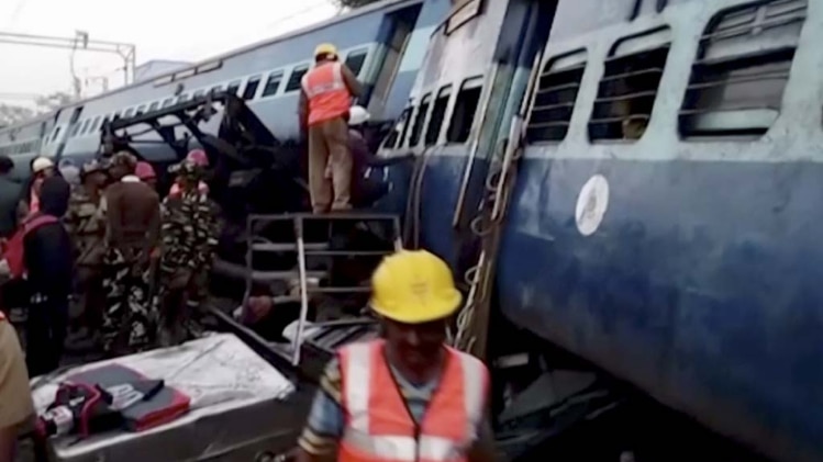 रेल हादसों से उठते सवाल