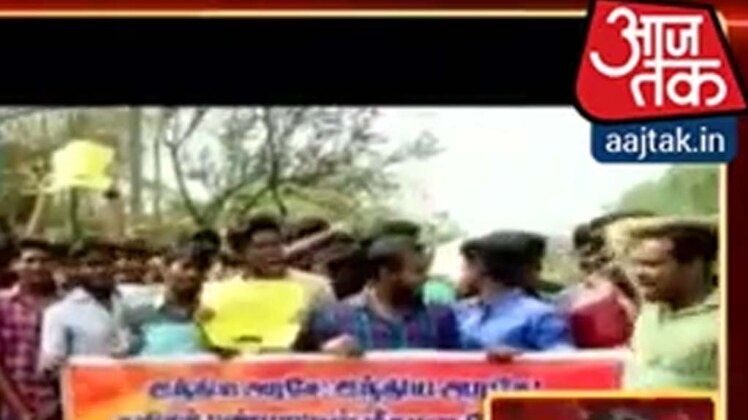 चेन्नई में सड़कों पर उतरे लोग