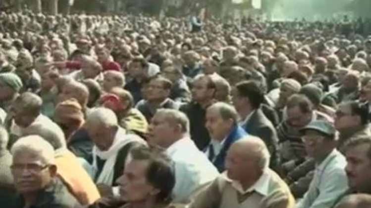 दिल्ली विद्युत बोर्ड के सेवानिवृत और मौजूदा कर्मचारियों का धरना