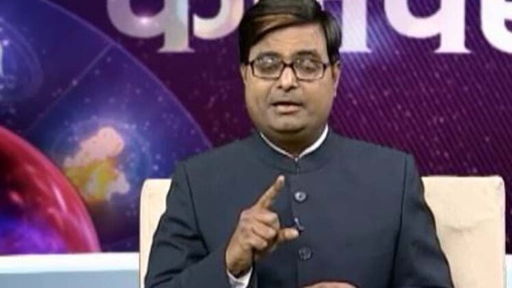 हाथों की लकीरों से जानिए चंद्रमा की स्थिति