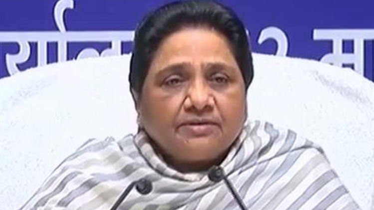 सपा सरकार में कानून व्यवस्था चौपट: मयावती