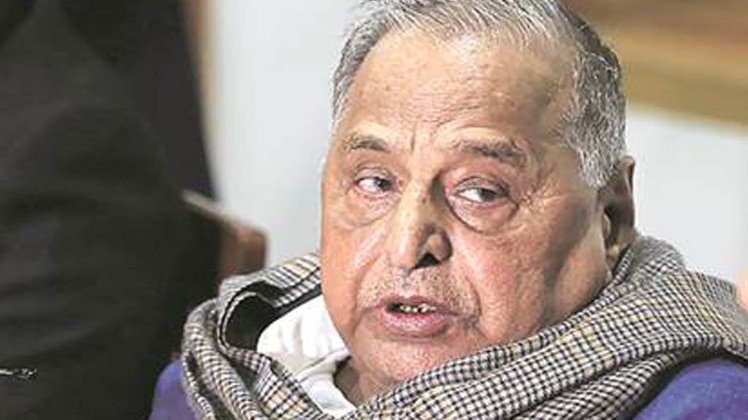 समाजवादी पार्टी में आखिर हो क्या रहा है?