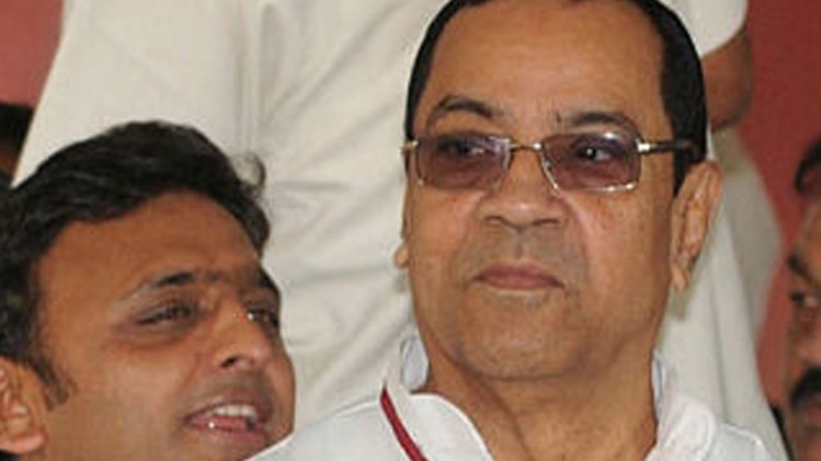 अखिलेश ने जीती साइकिल रेस