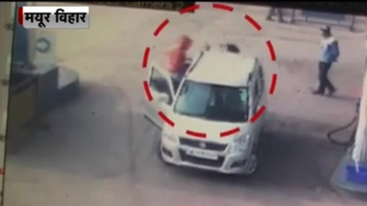 सरेआम महिला को मारा थप्पड़