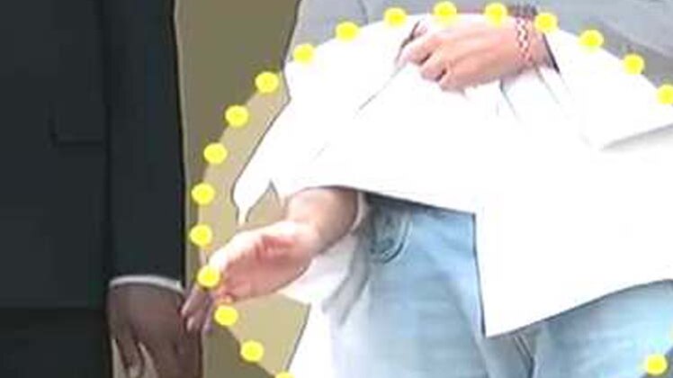 राहुल गांधी का फटा कुर्ता