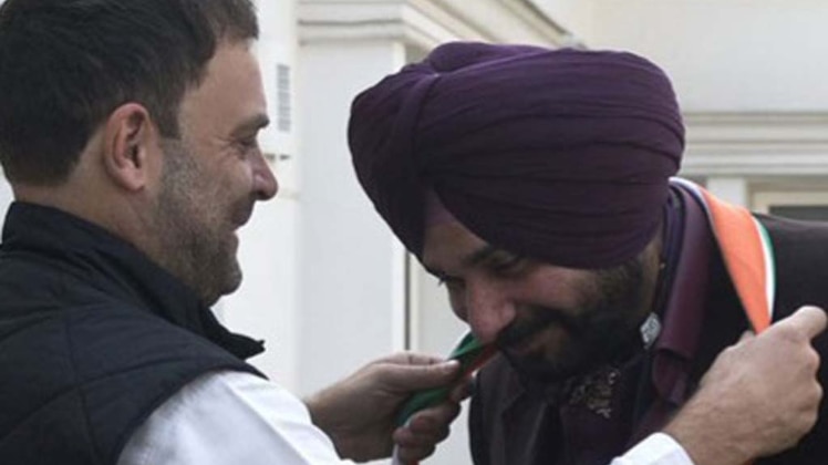 नवजोत सिंह सिद्धू ने थामा कांग्रेस का हाथ