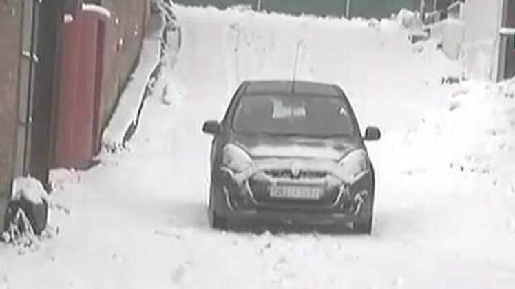 पहाड़ी इलाकों में बर्फबारी