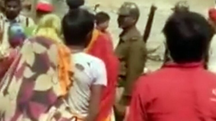 घर को तोड़ने पर बवाल