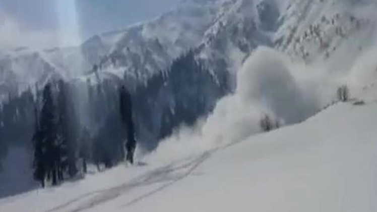 कश्मीर और उत्तराखंड में आफत की बर्फबारी