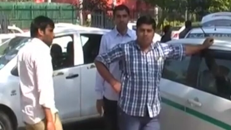 बुक करने पर नहीं मिल रही कैब