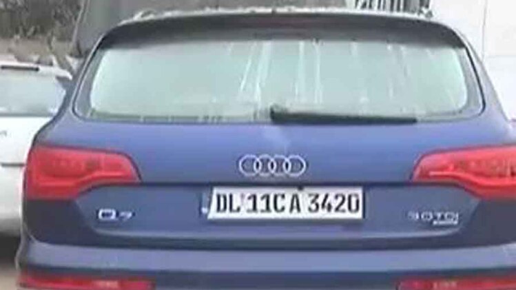 ऑडी कार और ऑटो की टक्कर में 4 लोगों की मौत