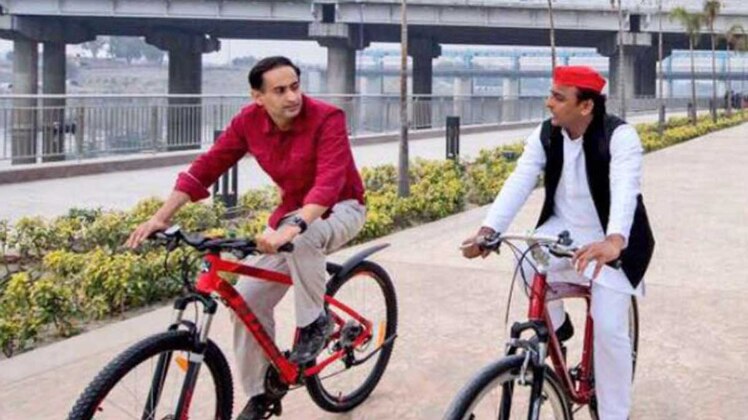 अखिलेश यादव