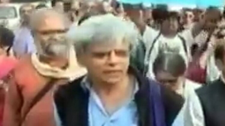 डीयू में दंगल