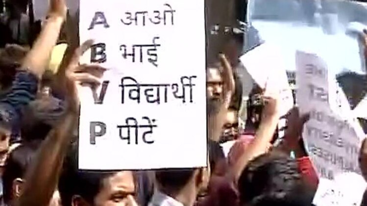 दिल्ली विश्वविद्यालय में सियासी दंगल