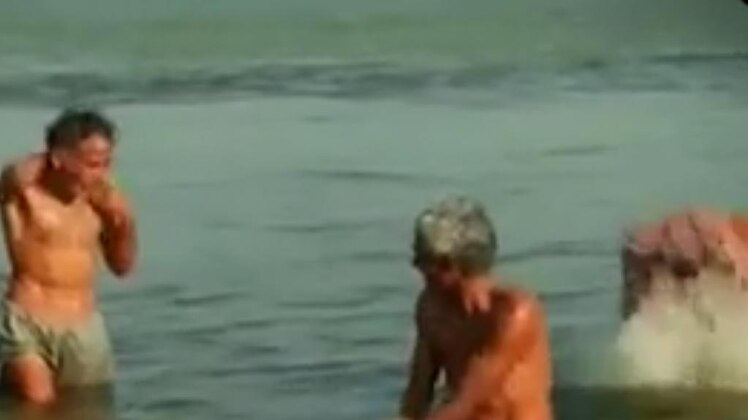 वोटर गंगा किनारे वाला