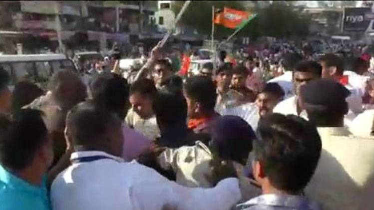 बीजेपी कार्यकर्ताओं और पाटीदारों में हुई झड़प