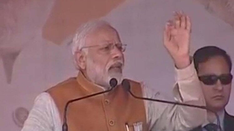 अखिलेश का काम नहीं, कारनामा बोलता है: पीएम मोदी