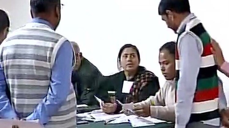 यूपी में पहले चरण में 73 सीटों पर मतदान शुरू