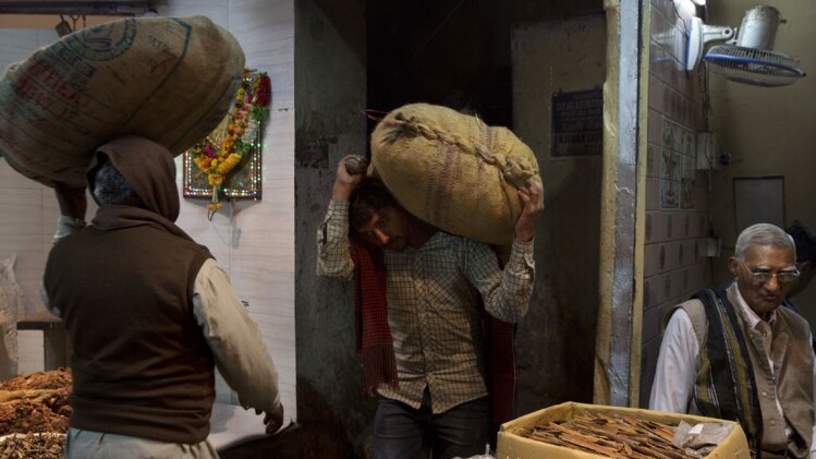 वित्त मंत्री अरुण जेटली ने पेश किया बजट