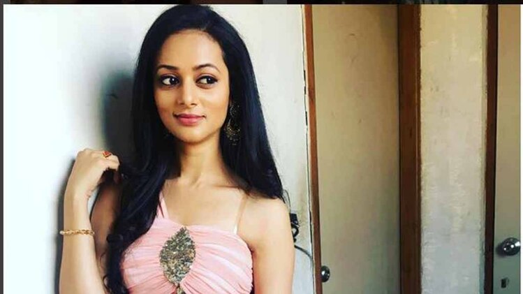 सिमर की बहू वैदही के साथ सास बहू और बेटियां का डेआउट