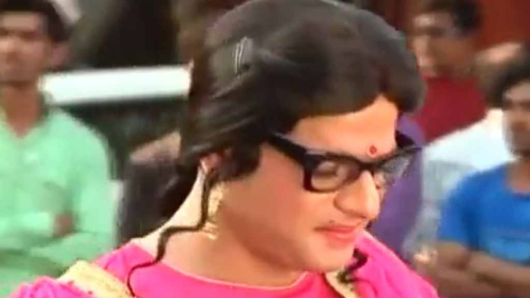 गुलाबो बने करण पटेल पर लड़के मार रहे हैं लाइन